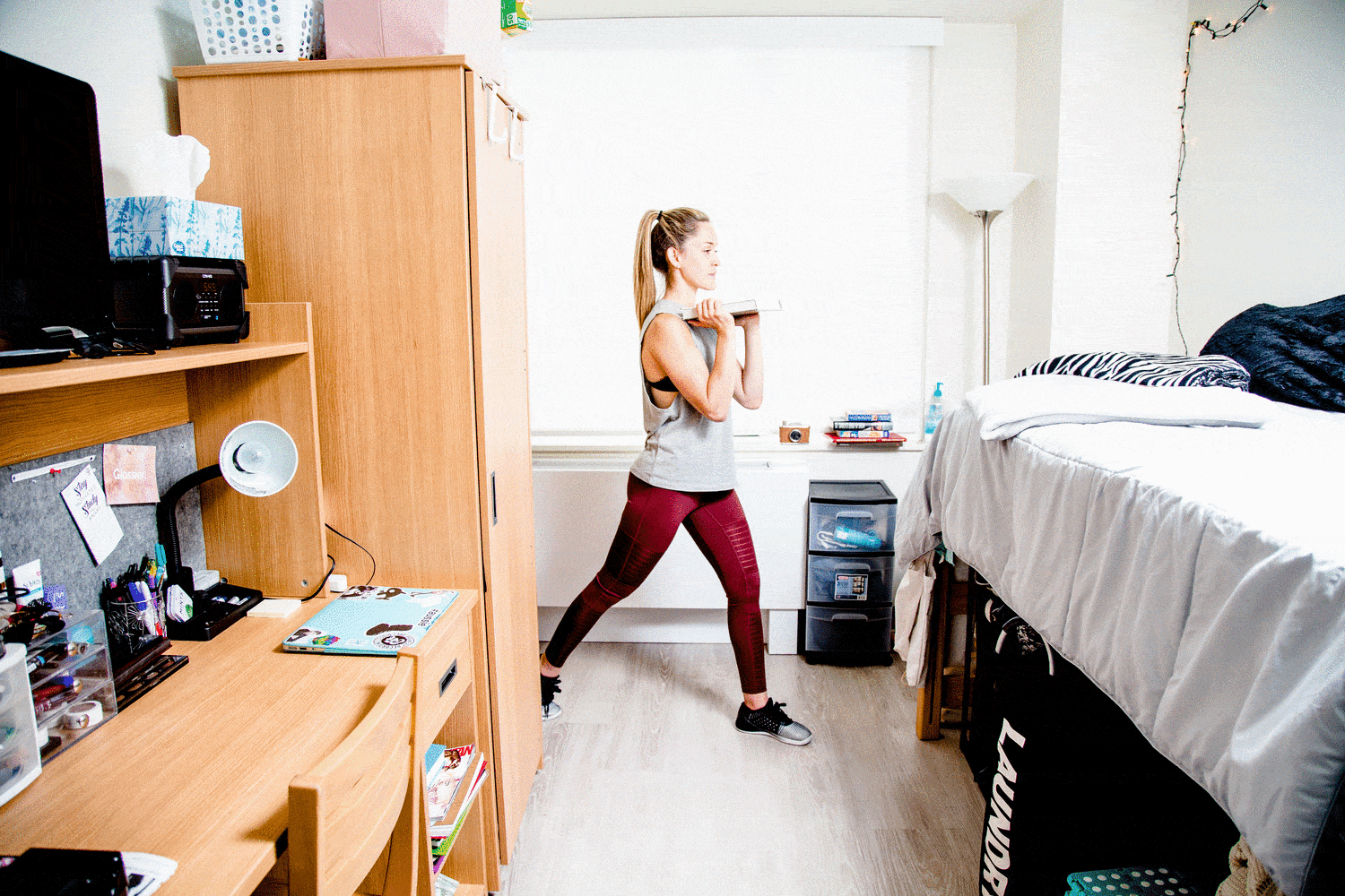 dorm-workout-weighted-lunges