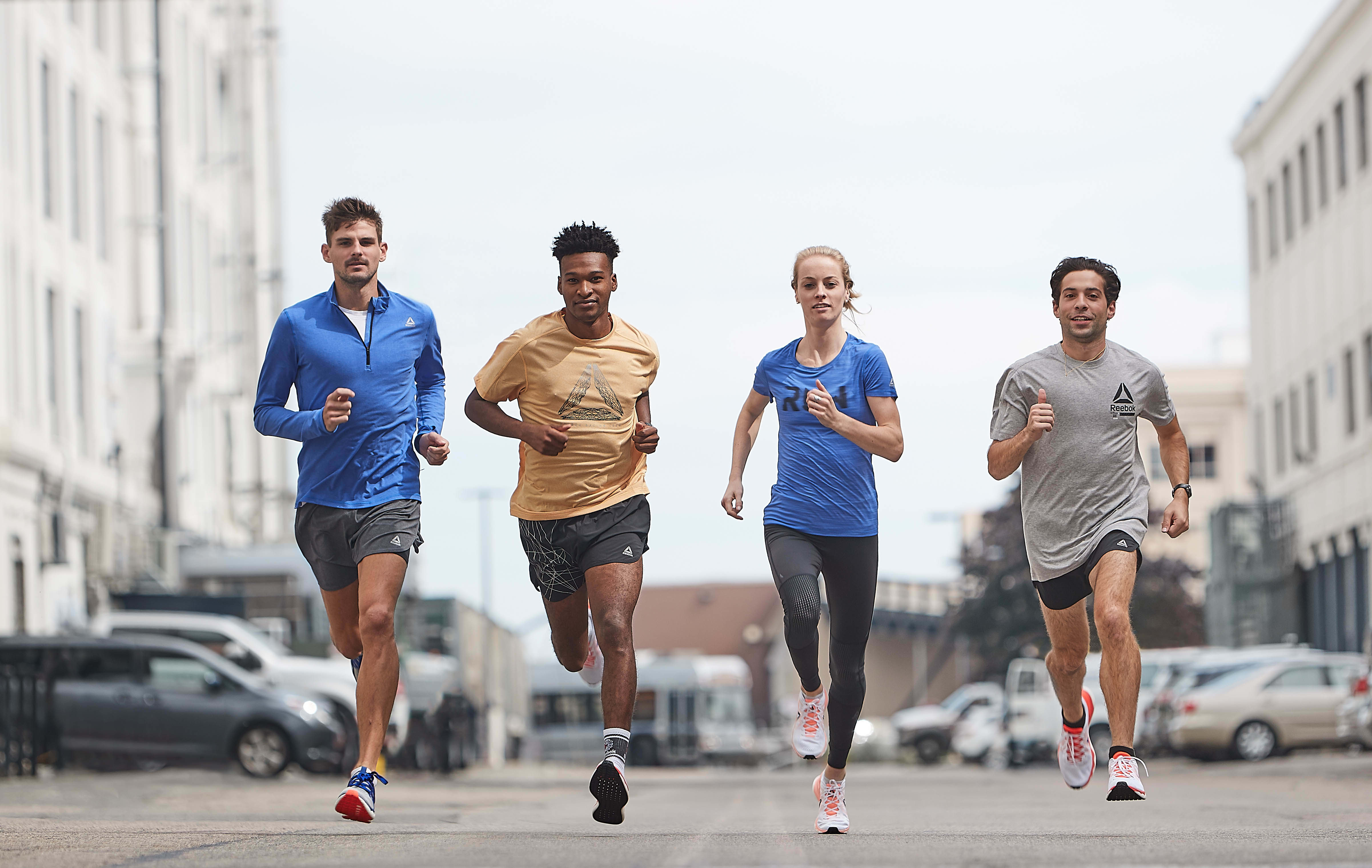 Миля время. Бег добро людей фото. Casual Runner. Pro Runners. Professional Runner.