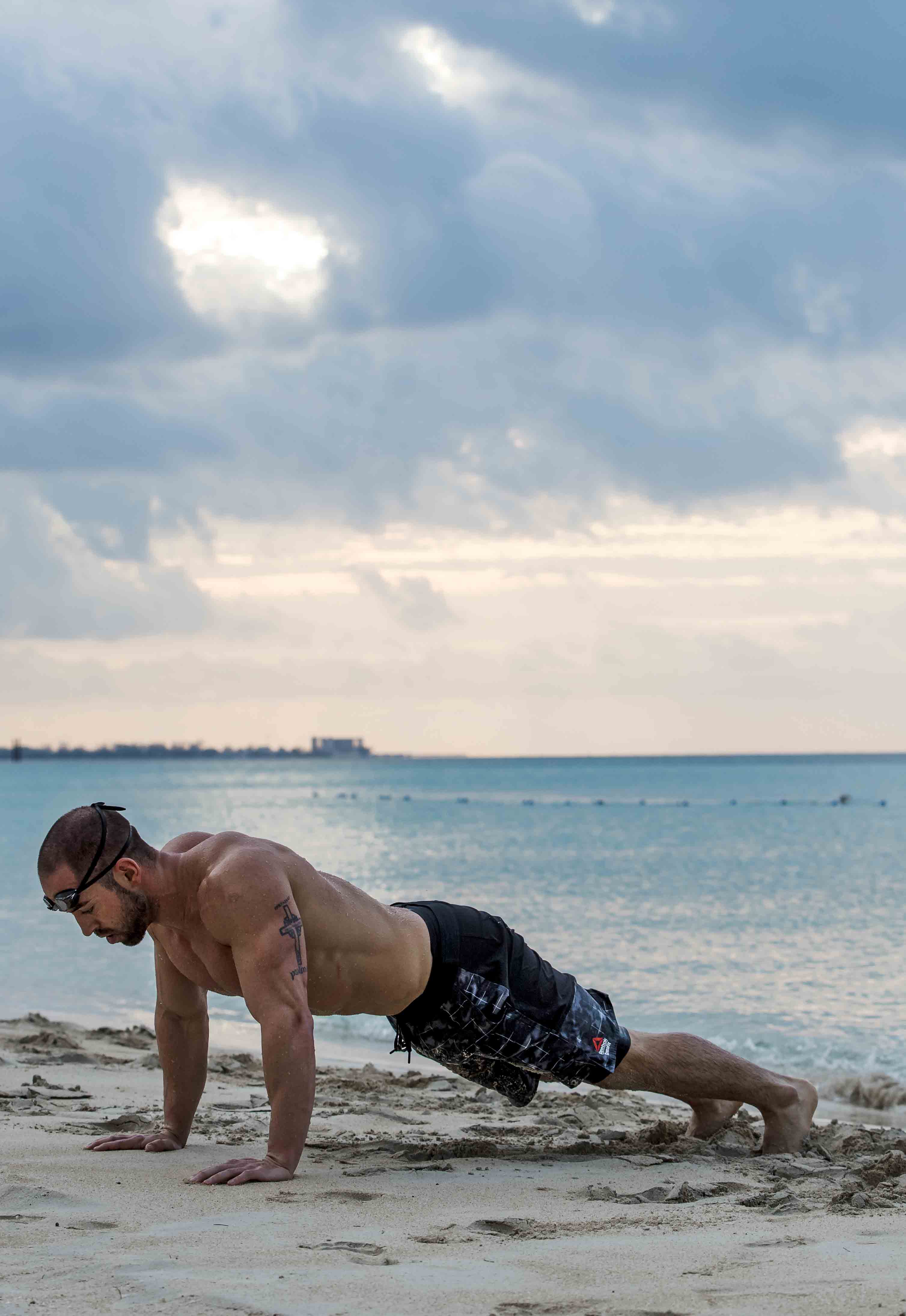 rich-froning-beach-workout-pushup