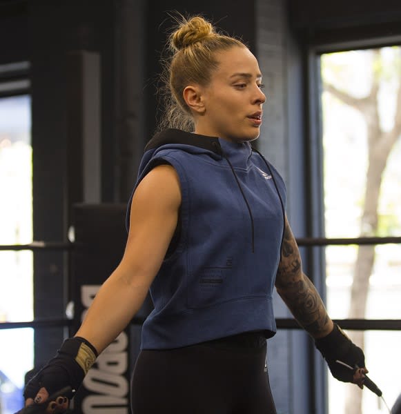 dara-jump-rope.jpg dara-dogpound-jump-rope